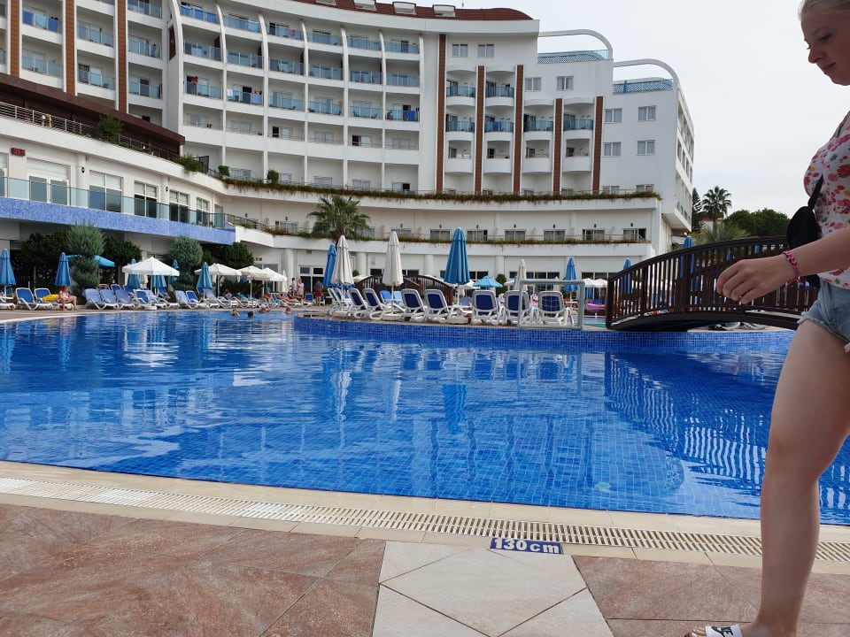 Pool Side Prenses Resort & Spa