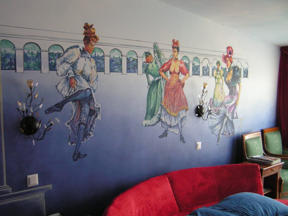 Moulin Rouge-Art-Suite mit toller Wandbemalung. Schloss-Hotel