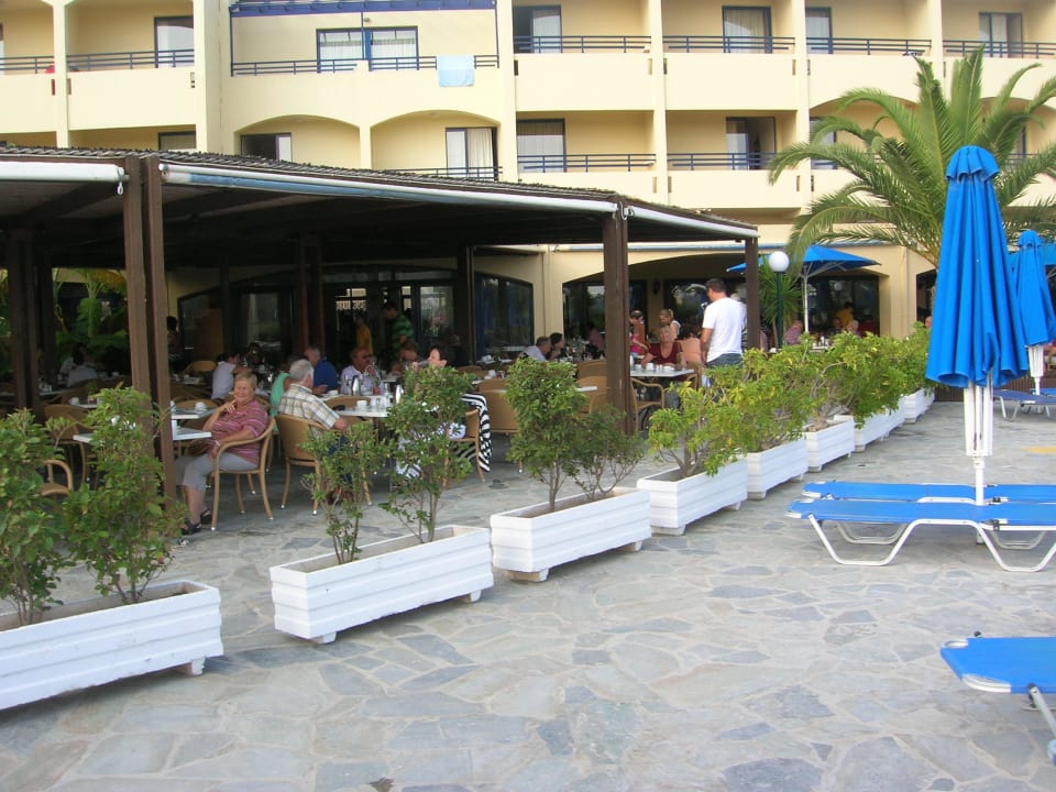 Główna restauracja - część na powietrzu. Grecotel Casa Paradiso