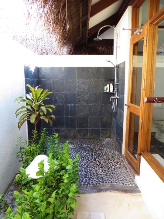 Unsere tolle Aussendusche Kuramathi Maldives