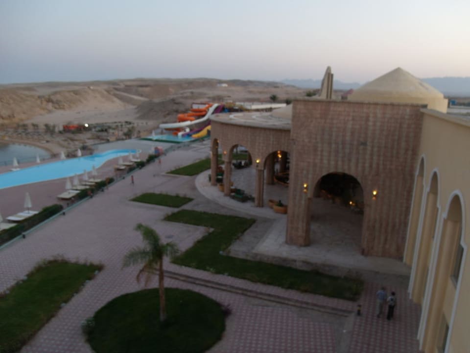 Blick vom Dach auf die Aurora Bar Siva Golden Bay Makadi