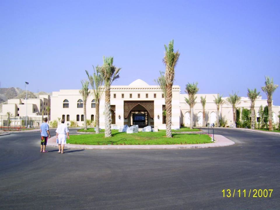 Hoteleingang Miramar Al Aqah Beach Resort