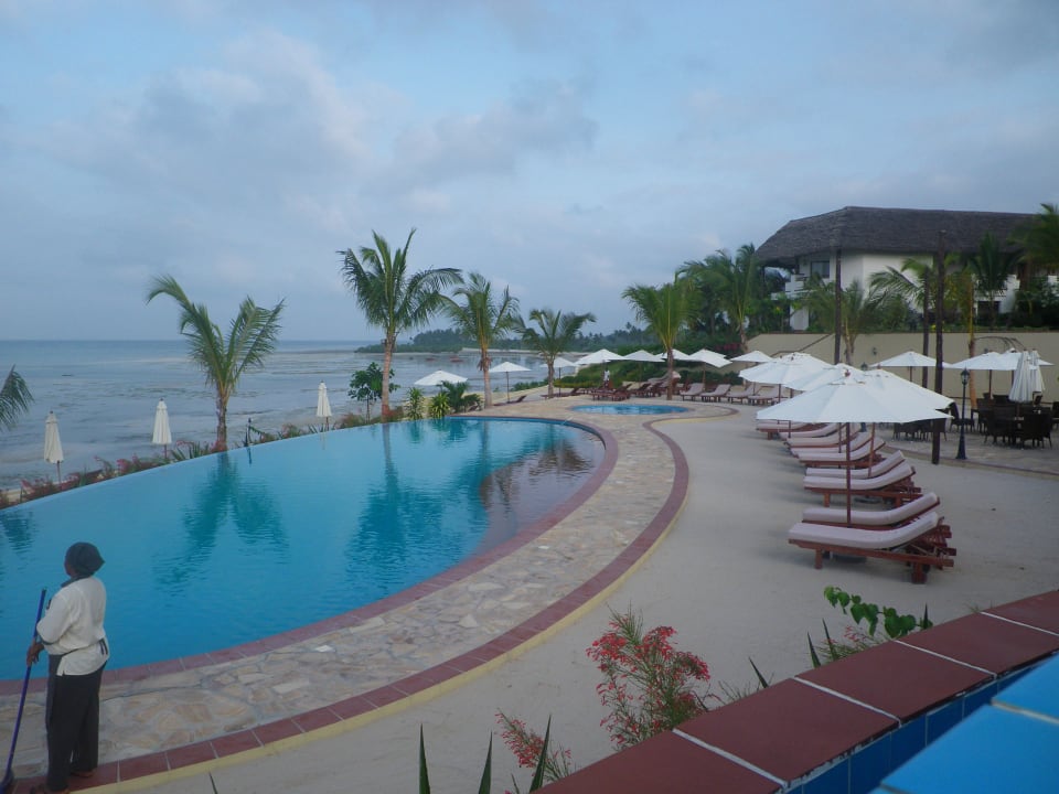 Blick auf den unteren Pool Sea Cliff Resort & Spa