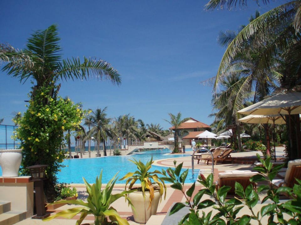 Pool Golden Sand Resort and Spa Hoi An