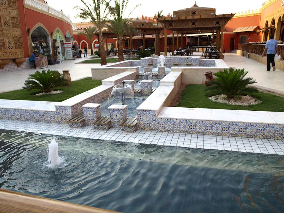 Dziedziniec z fontannami Pickalbatros Alf Leila Wa Leila Resort - Neverland Hurghada