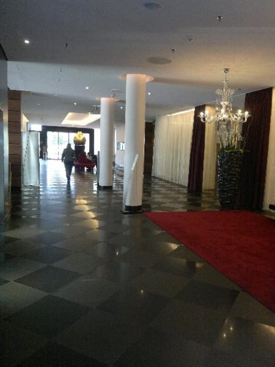 Hotelflur Mövenpick Hotel Stuttgart Airport