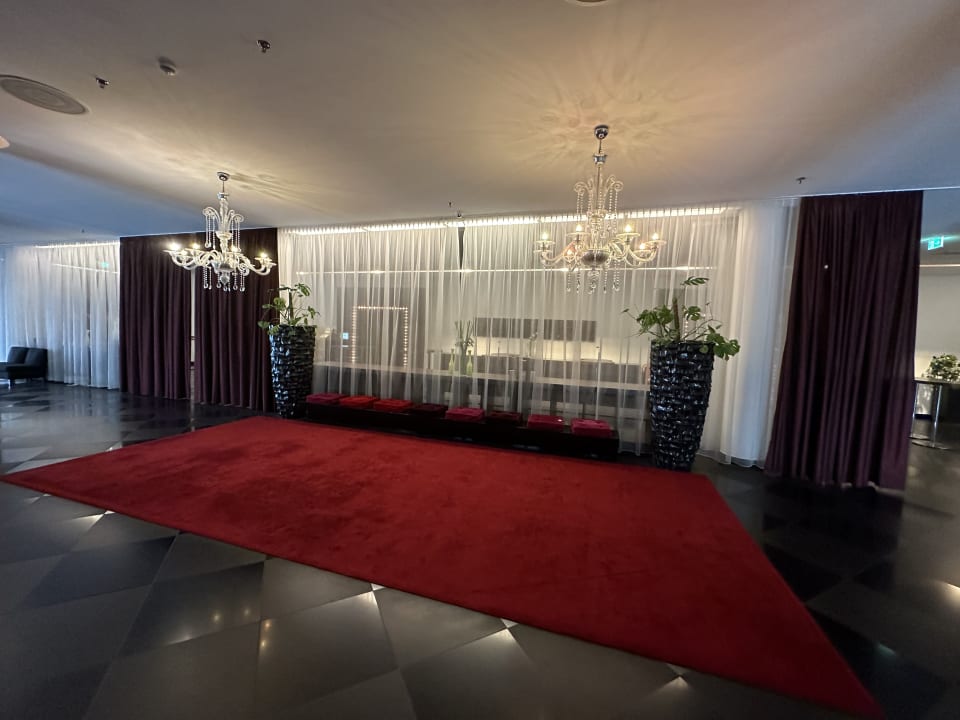 Lobby Mövenpick Hotel Stuttgart Airport