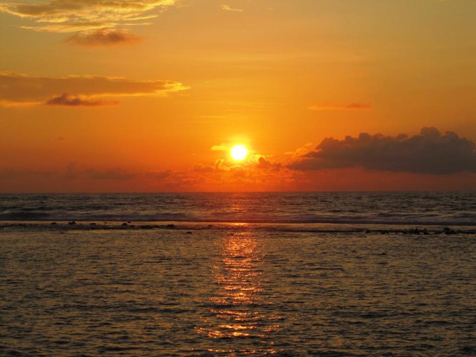 Sonnenaufgang über dem Riff Cinnamon Dhonveli Maldives