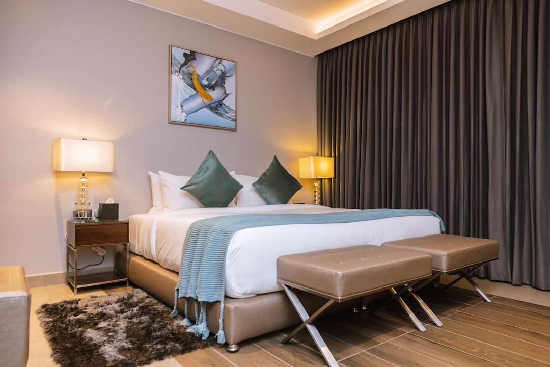 Zimmer Oak Plaza Suites