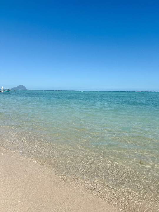 Strand La Pirogue Mauritius