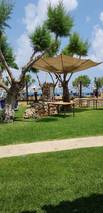 Gartenanlage Anissa Beach & Village