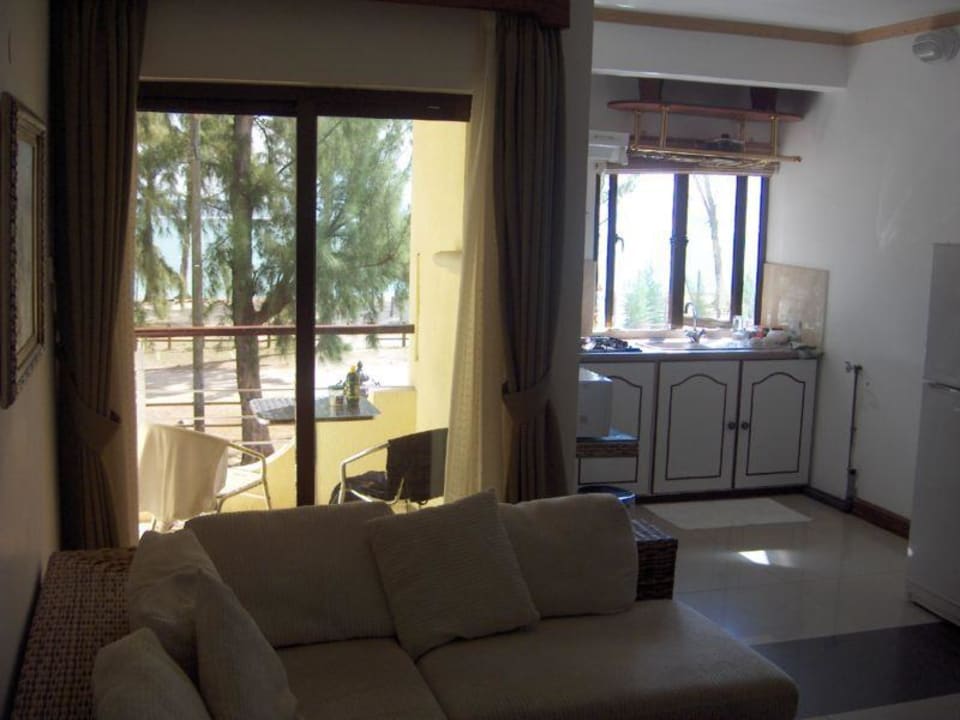 Wohnraum mit Kueche Sea Villa Resort & Spa