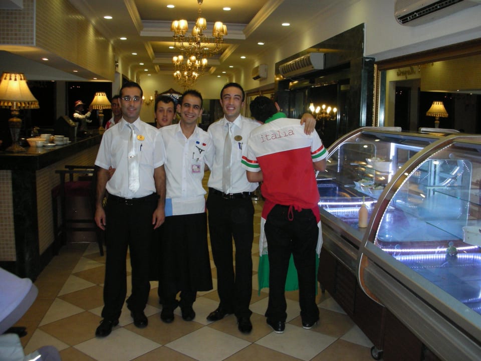 Super freundliche Kellner im DOLCE VITA Hotel Delphin Diva
