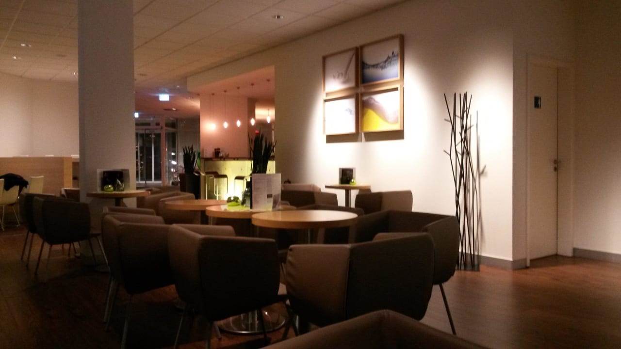 Bar am Abend B&B Hotel Bonn-City