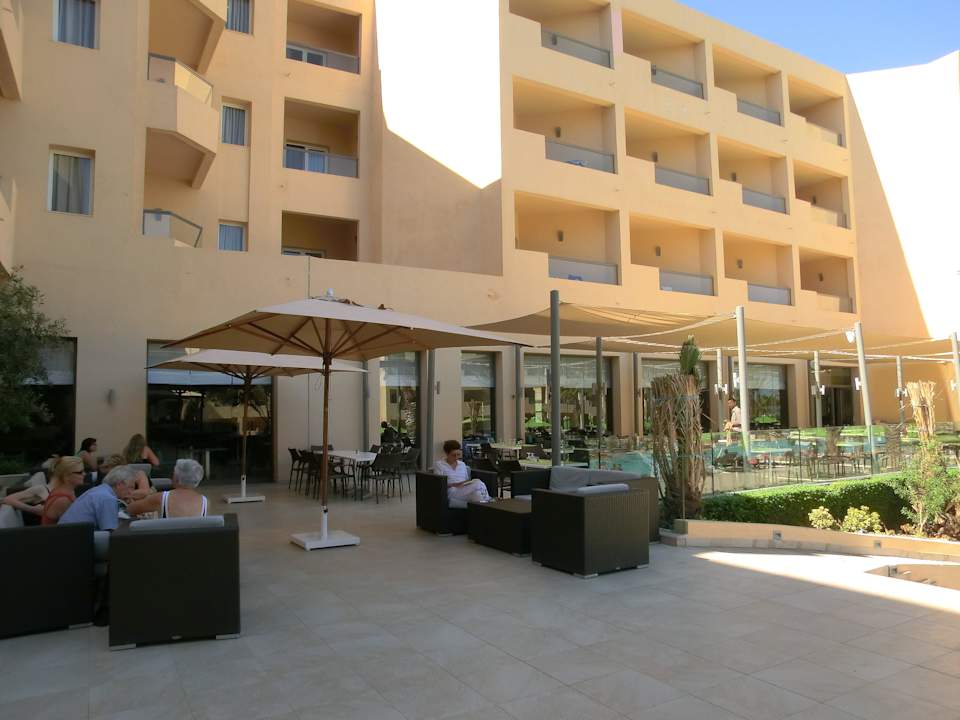 Außenbereich des Restaurants Hotel Rosa Beach