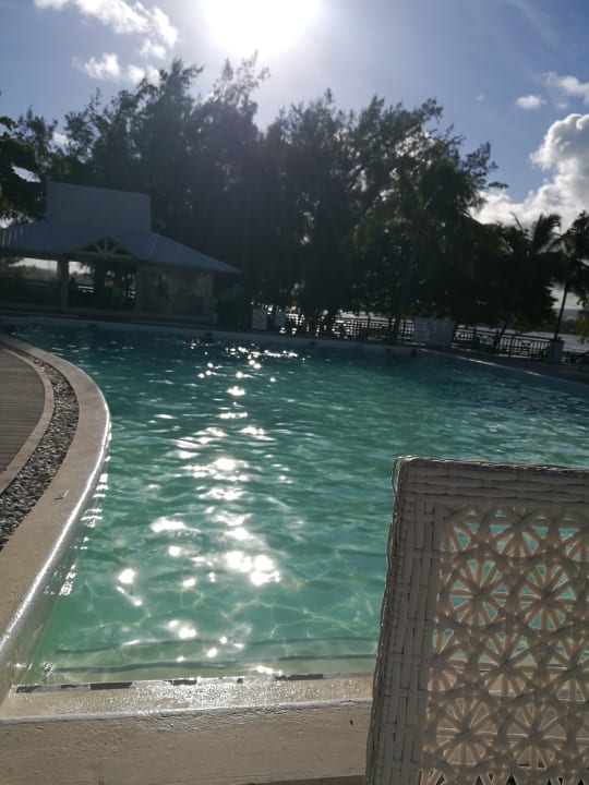 Pool Le Peninsula Bay Beach Resort & Spa