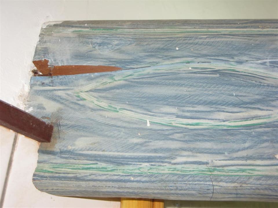 Ozdobna deska nad lustrem w łazience Neptune Village Beach Resort & Spa