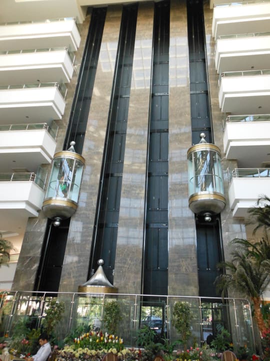 Die Aufzüge in der Lobby Saphir Resort & Spa