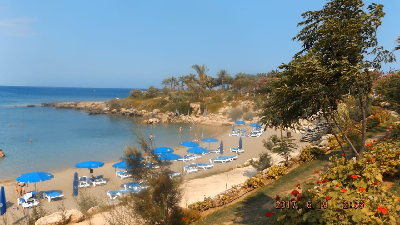 Strand Crystal Springs Beach Hotel