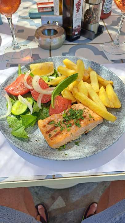 Gastro Crystal Springs Beach Hotel