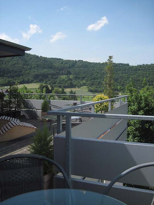 Blick auf die öffentlichen Terrasse im Dachgeschoß MAARIUM Hotel