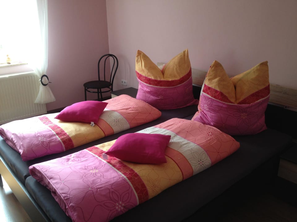 Schlafzimmer "Rose" Zusamtaler Ferienwohnung