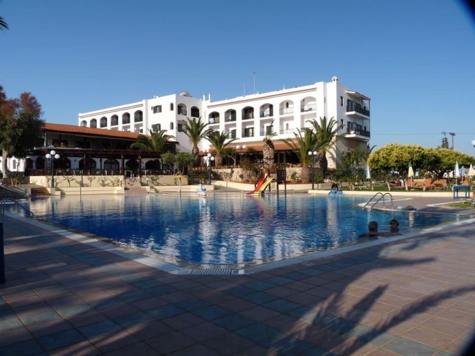 Poolbereich TUI SUNEO Chrissi Amoudia