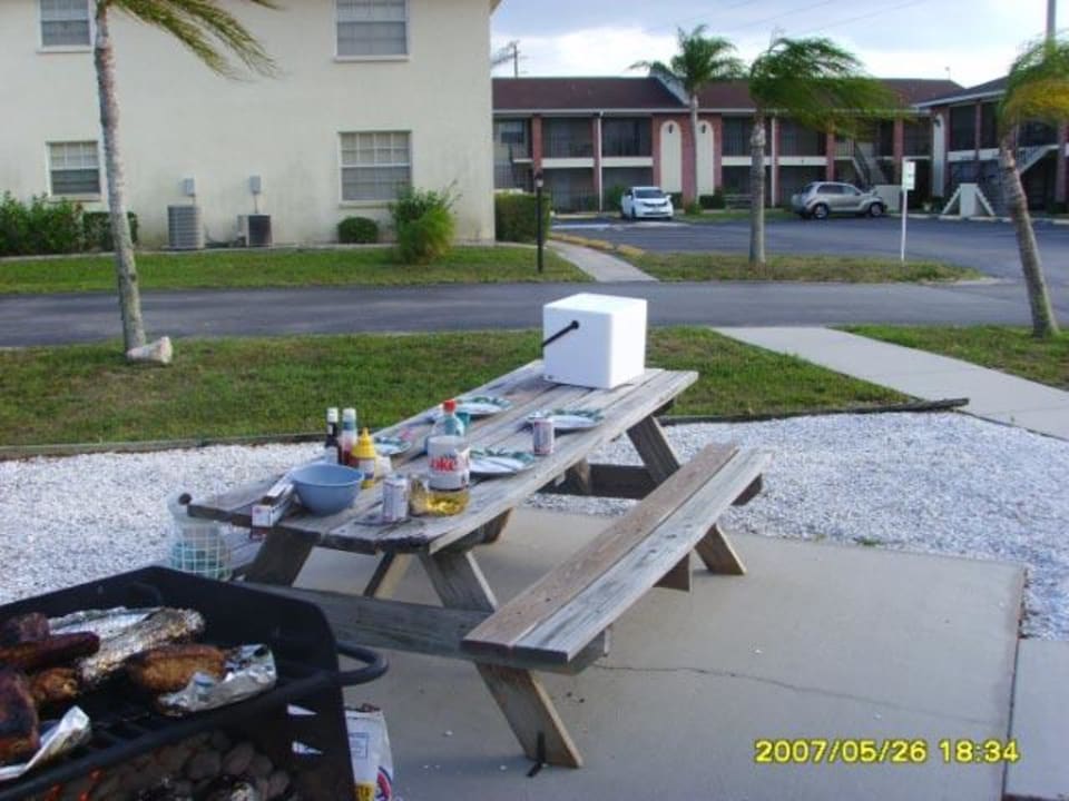 Grillplatz für Barbecue! Super! Hotel Palm Manor Anlage