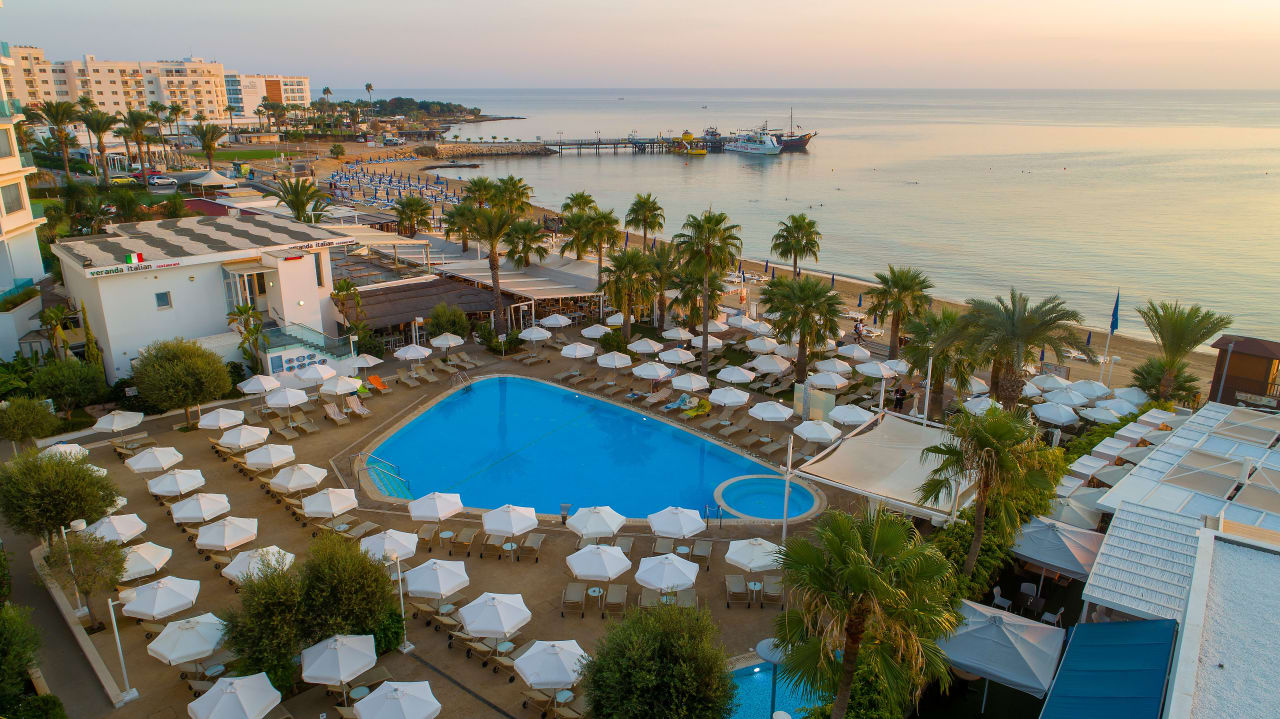 Pool Vrissaki Beach Hotel