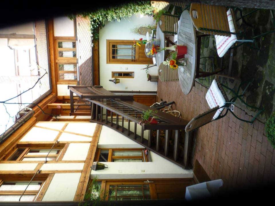 Entspannung im ruhigen Innenhofen Hotelchen Garni am Theater