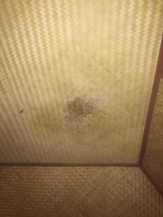 Decke des Zimmers Clear View Bungalows