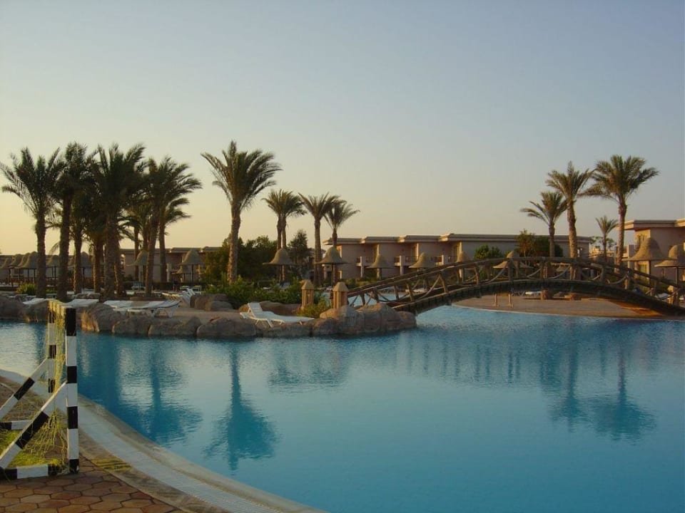 Grosser Pool Parrotel Beach Resort