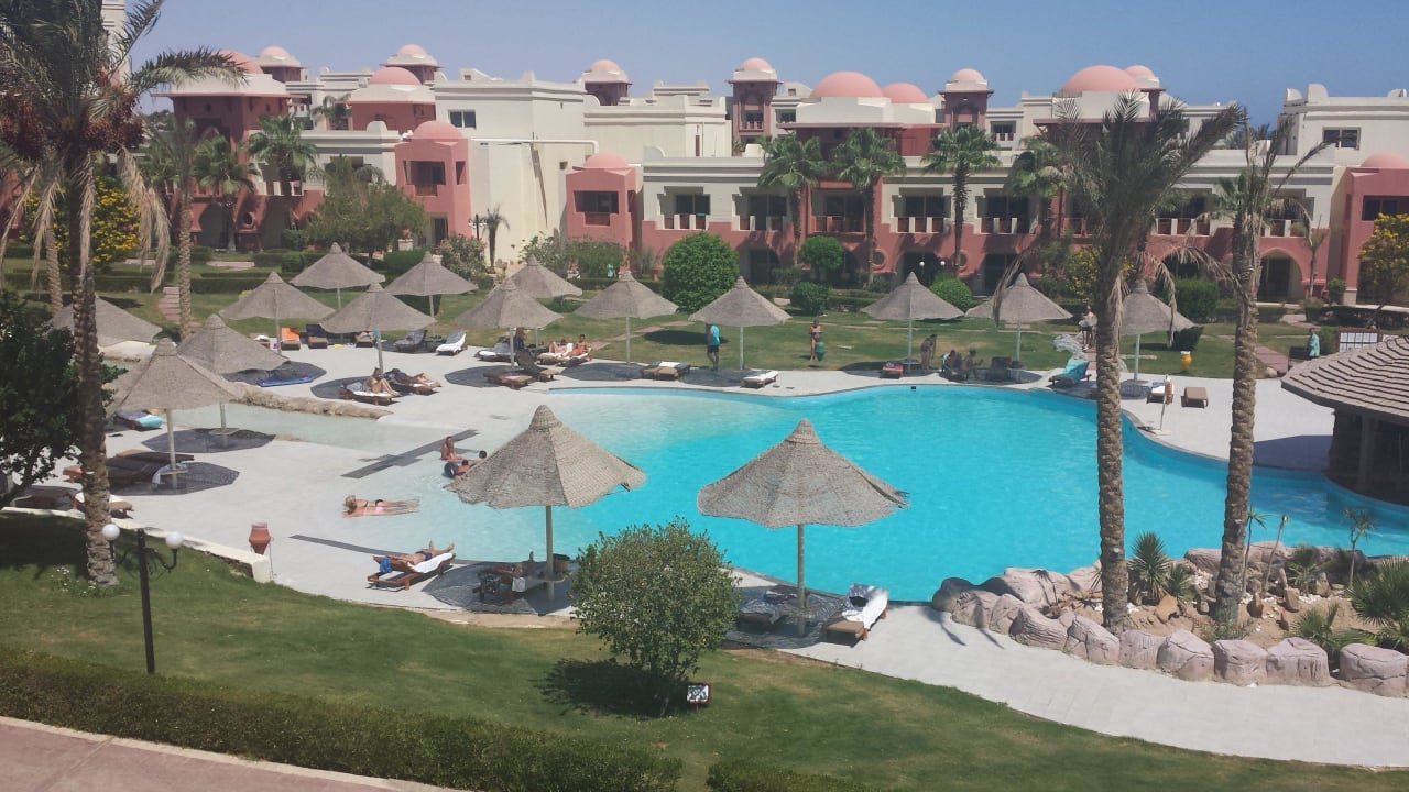 Salzwasserpool vom Zimmer aus gesehen Serenity Alpha Beach