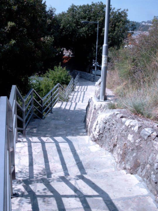 Weg zum Strand (95 Stufen) Eurostars Queen of Montenegro