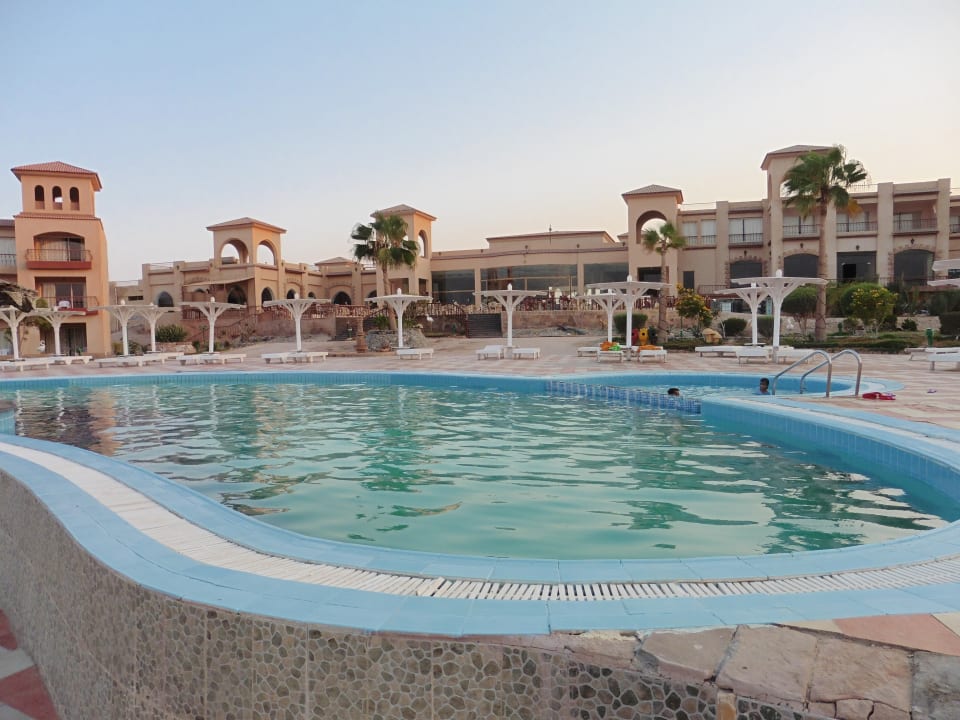 Pool Pensée Royal Garden Beach Resort