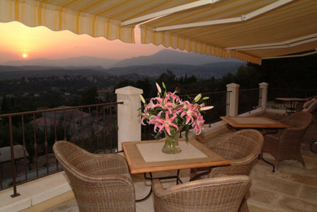 Terras uitzicht Bed & Breakfast Les Cavaliers de Saint-Paul