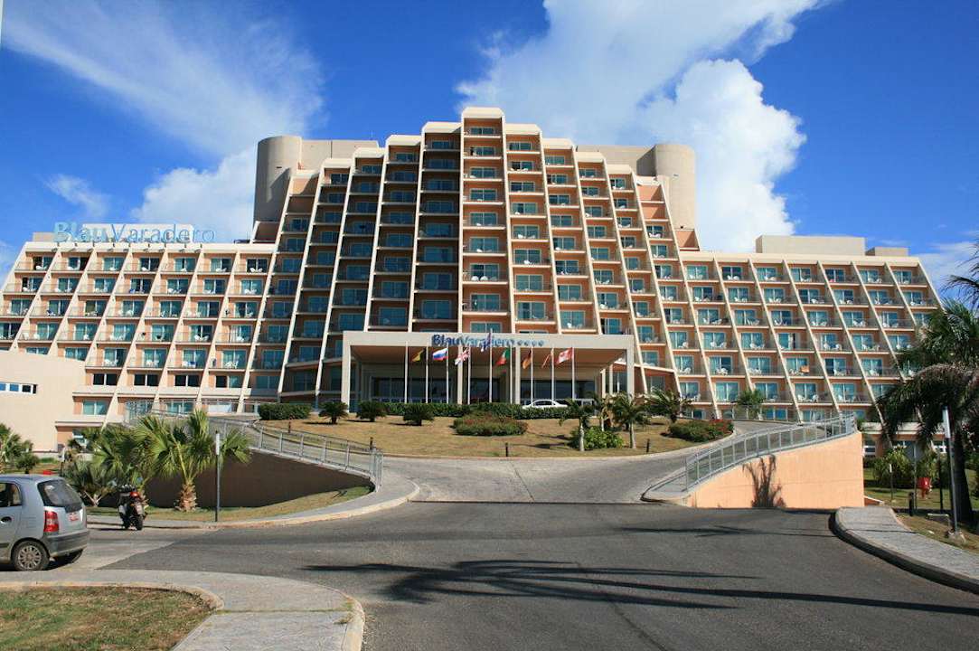 Vorderansicht vom Hotel Blau varadero - Adults only