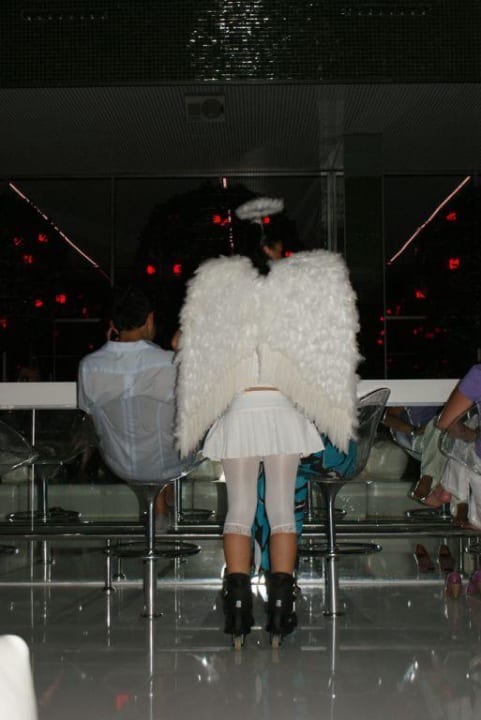 Cameriere vestite da angeli Adam & Eve - Adults only