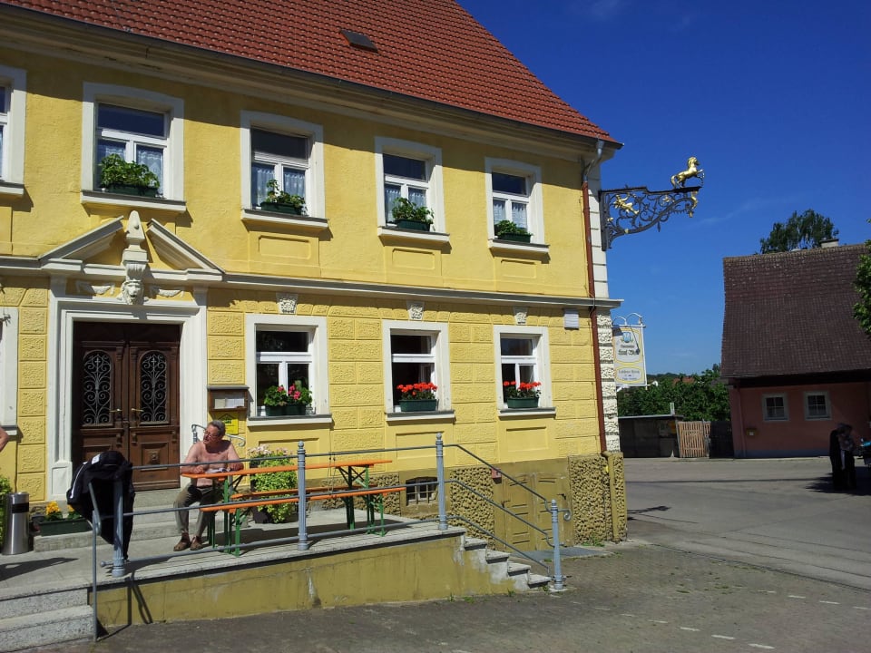 Goldenes Ross im blauen Himmel Gasthof Goldenes Rössle