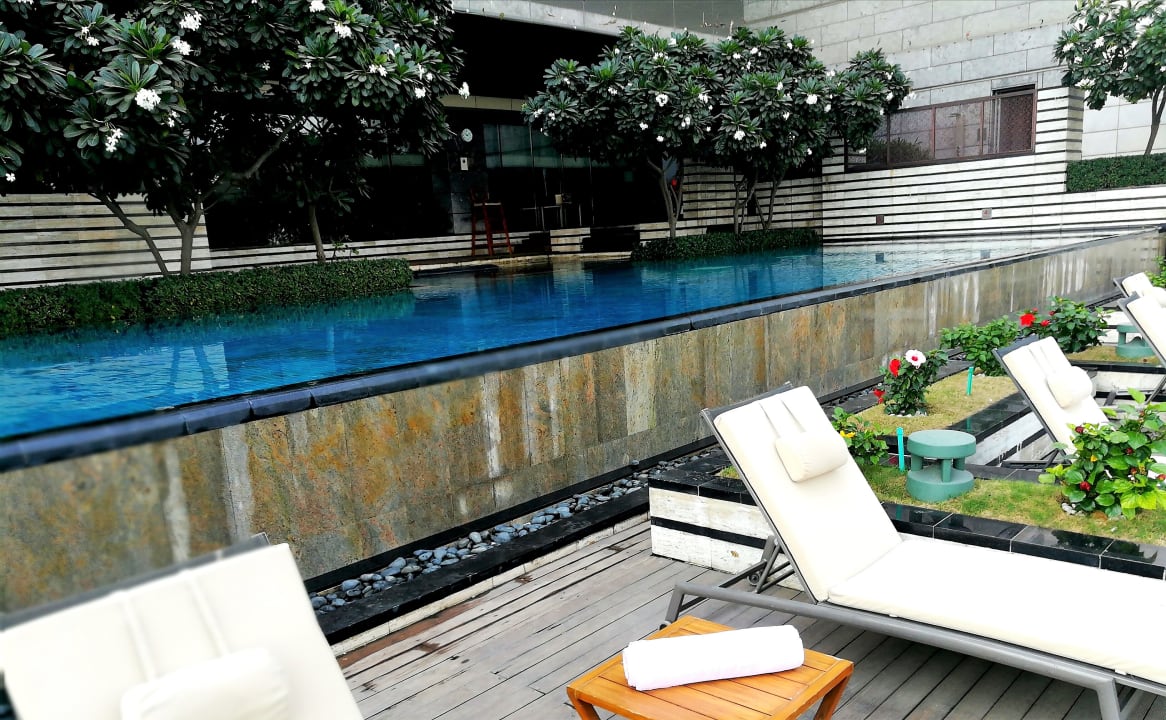 Pool The Leela Ambience Convention Hotel Delhi