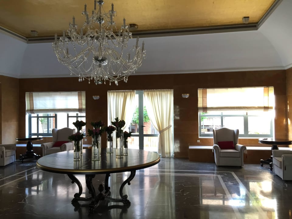 Blumen Bella Beach Hotel