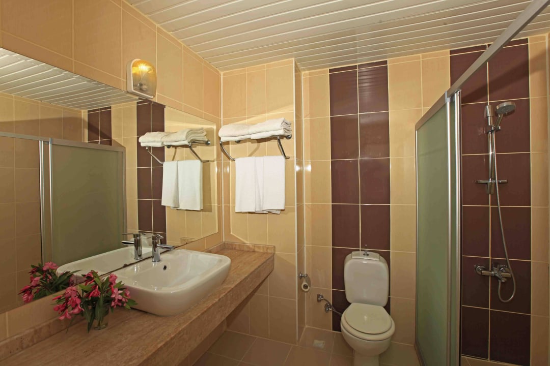 2 bedroom Apartment Bathroom Sun City Apartments