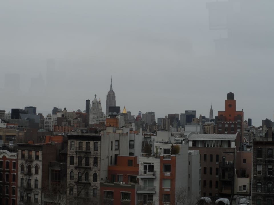 Widok z tarasu na dachu hotelu The Ridge Hotel