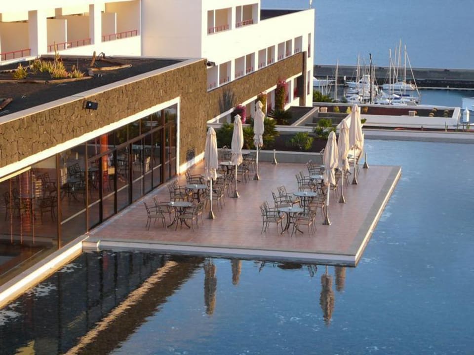 Blick auf die Barterrasse Hotel Costa Calero