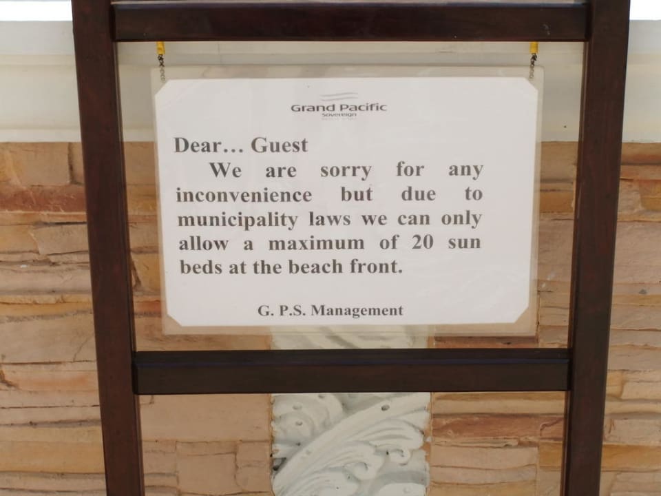 Max. 20 Liegen am Strand bzw. an der Liegewiese  Hotel Grand Pacific Sovereign Resort & Spa