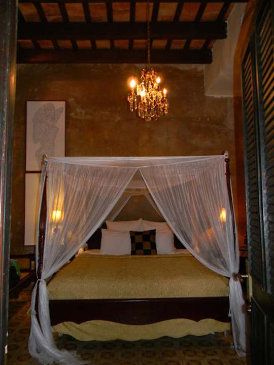Schlafen unterm Kronleuchter Villa Herencia