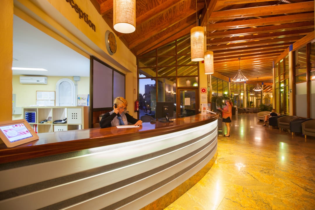 Lobby Monte Feliz powered by Playitas