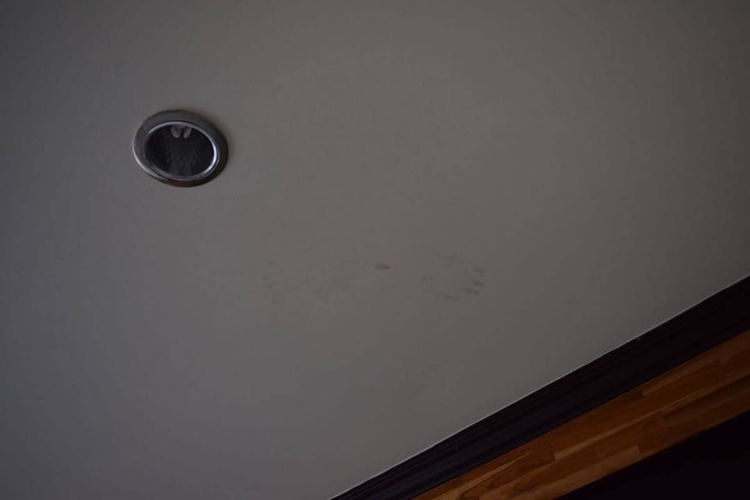 So sah das Zimmer an mehren Stellen im Detail aus. Lotus Paradise Resort