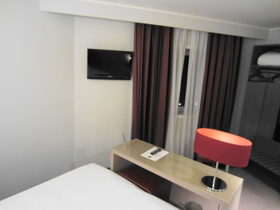 Zimmer-Innenansicht Smart Hotel Holiday
