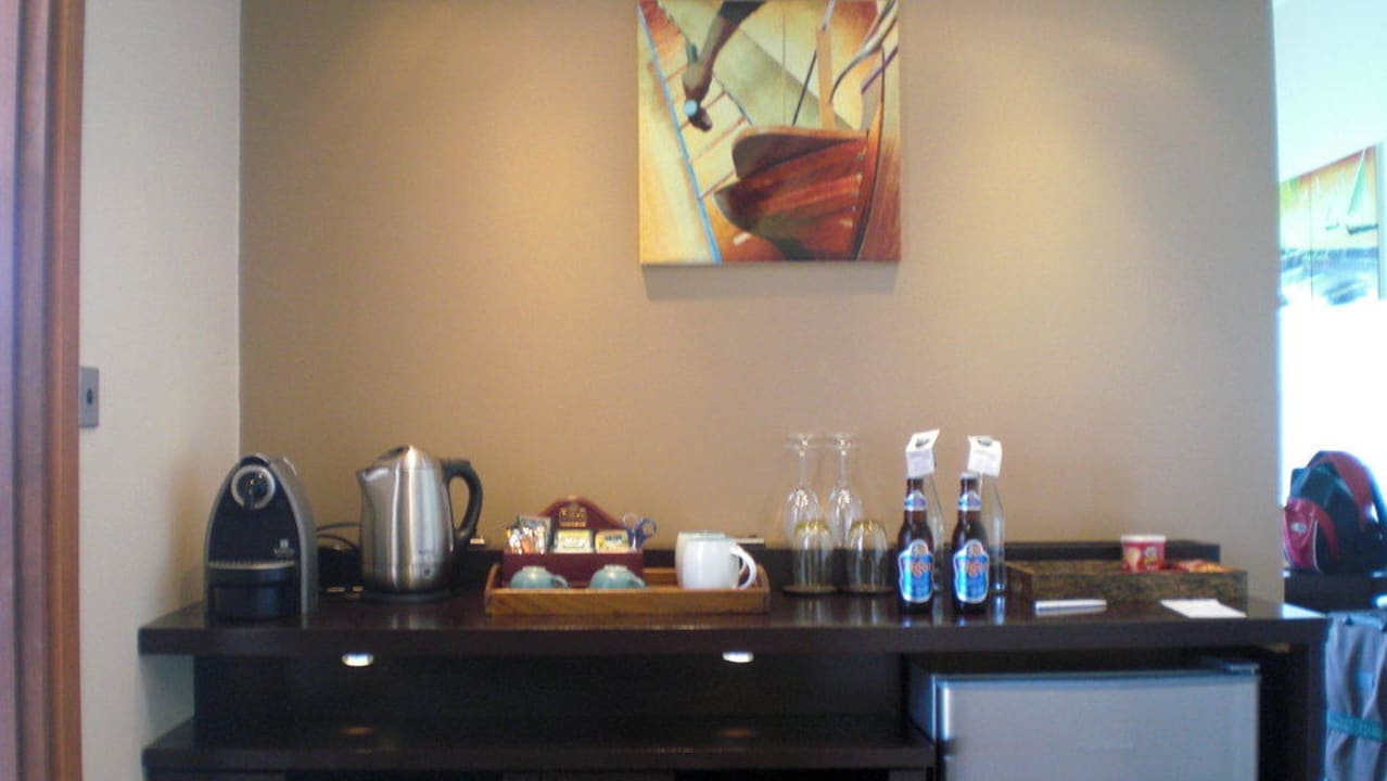 Minibarbereich im Bungi Veligandu Maldives Resort Island